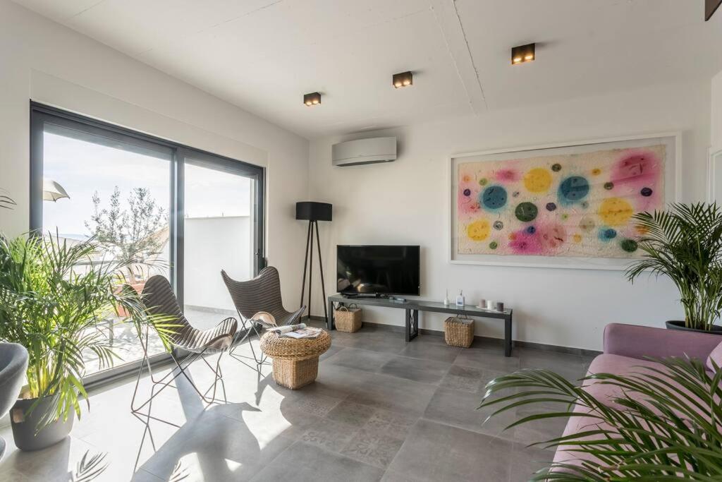Holiday Home Lolina,Sea On A Palm! Heated Pool Trogir Exterior photo