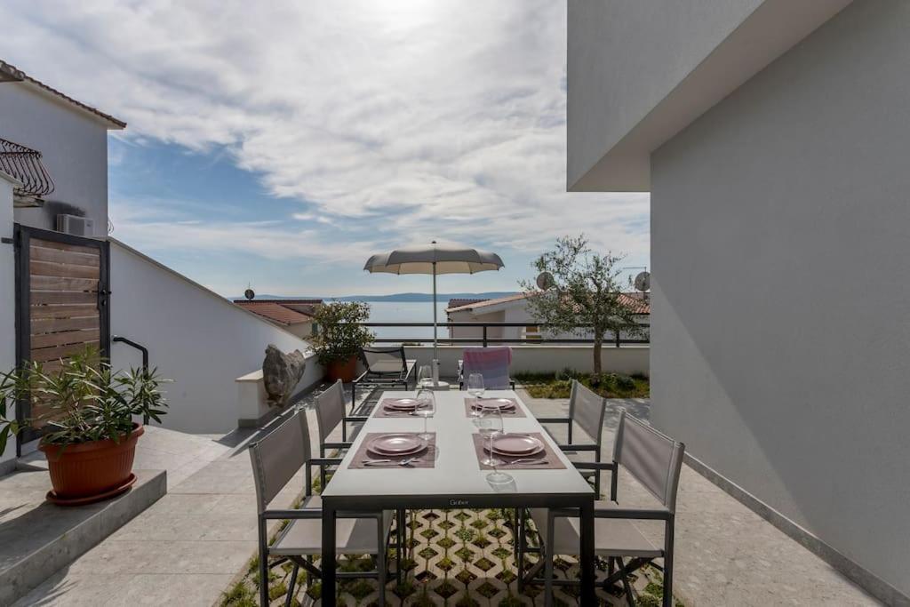 Holiday Home Lolina,Sea On A Palm! Heated Pool Trogir Exterior photo