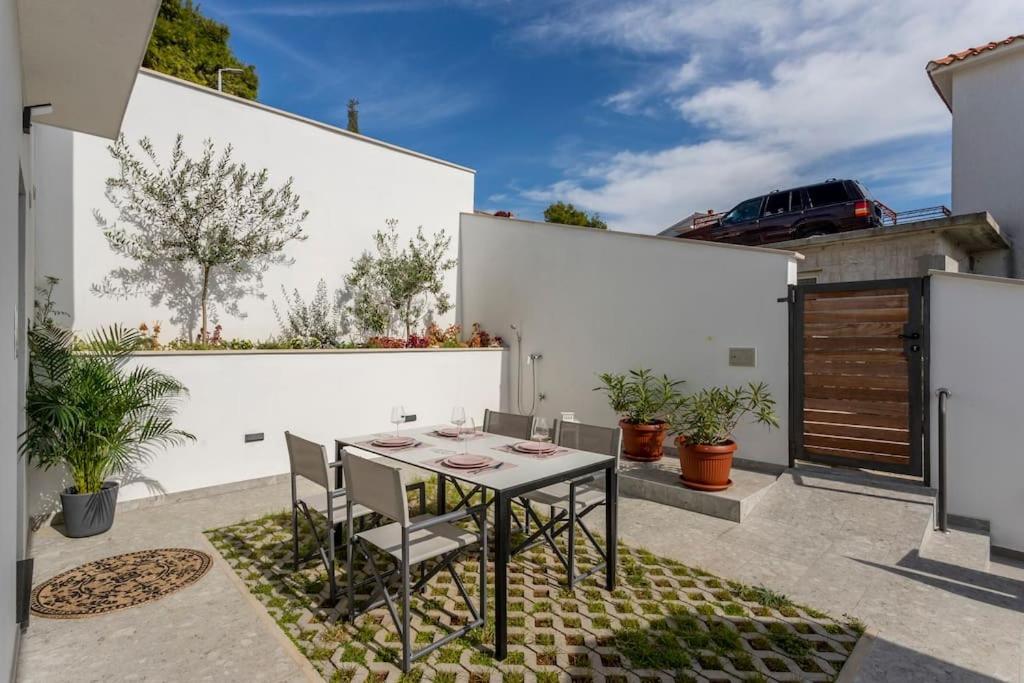 Holiday Home Lolina,Sea On A Palm! Heated Pool Trogir Exterior photo